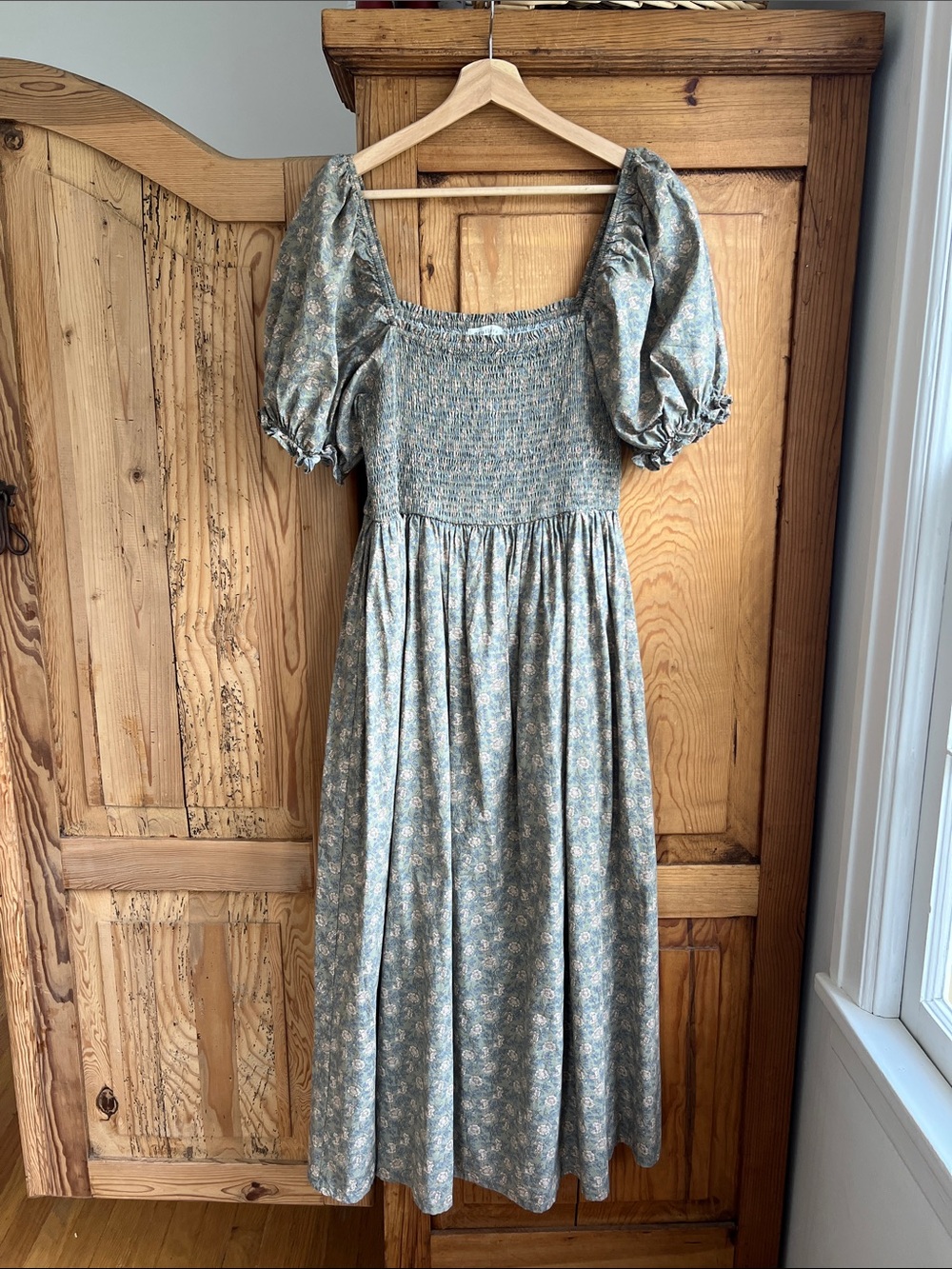 Neuflora | Floral ‘Somerset’ Smocked Puff-Sleeve Maxi Dress in Sage Floral